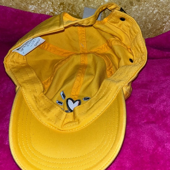 NWT - Wisconsin - Adjustable Yellow Heart Cap - Picture 2 of 3